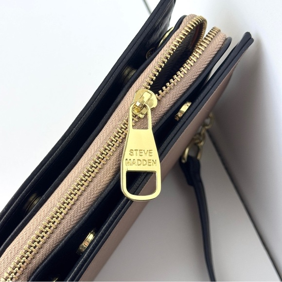 Steve Madden Colorblock Crossbody Clutch - Beige and Black with Gold Hardware - Picture 7 of 9